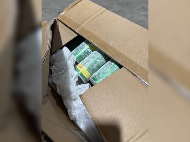 Lot 96-180900 - Approx 20 Count Comet
21 oz. All Purpose Abrasive Powder Cleaner with Bleach, Lemon
Box of approx of...