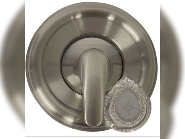 Lot 96-211704 - DANCO 1-Handle Valve Trim Kit in Brushed Nickel for MOEN
Tub/Shower Faucets (Valve
Not Included) New