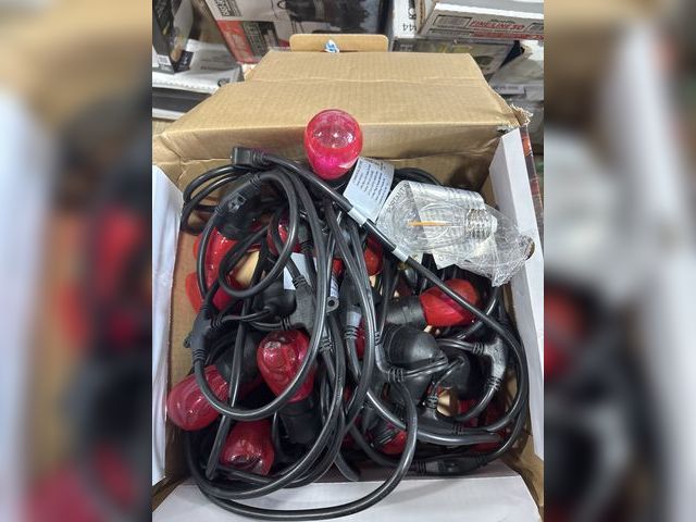Lot 96-162583 - Hampton Bay
24-Light 48 ft. Plug-in Indoor/Outdoor Edison Patio String Light with S14 Single Filamen...