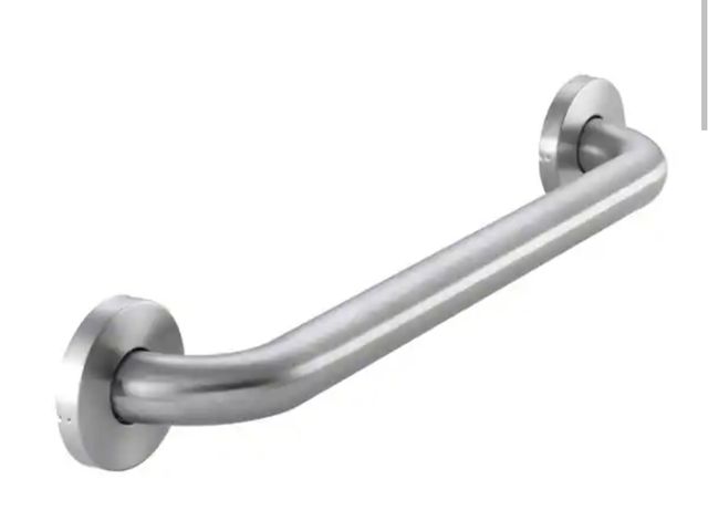 Lot 96-165120 - Glacier Bay 18 in. L x 3.1 in. ADA Compliant Grab Bar in Brushed Stainless Steel used untested