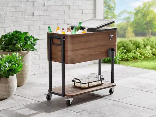 Lot 96-166434 - StyleWell
80 Qt. Brown Woodgrain Cooler with Black

MSRP $100

New