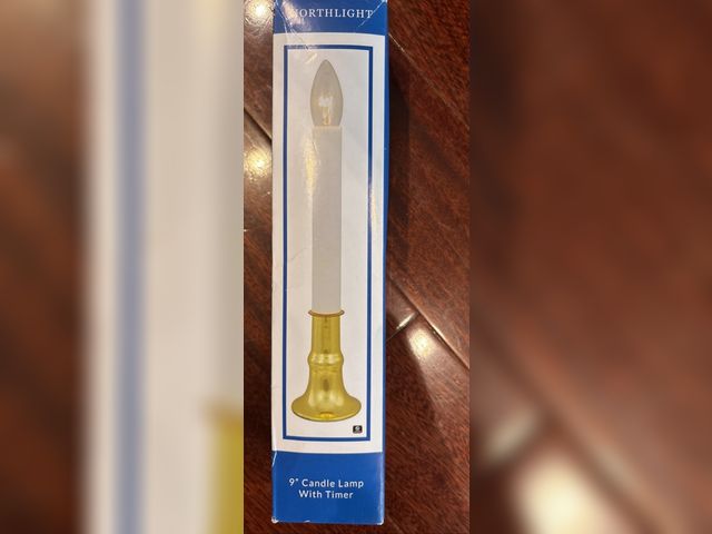 Lot 96-191489 - Northlight 9" Brass Indoor Christmas Candle Lamp with Timer - Clear C26Light
New