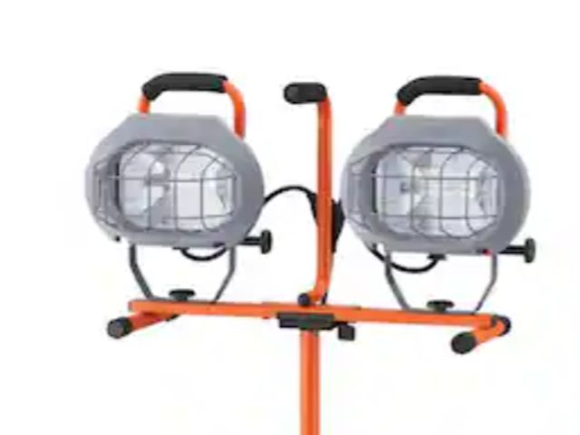 Lot 96-191694 - HDX 1000-Watt Halogen Twin-Head Tripod Work Light Used, untested. Missing stand, one light cage, and...