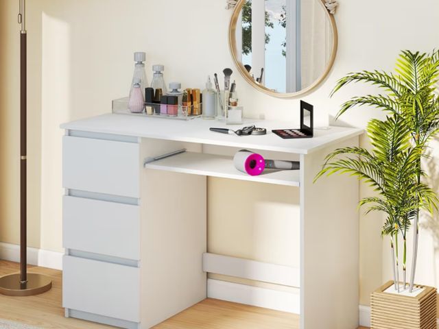 Lot 96-266975 - GOFLAME Computer Desk with 3 Drawers &amp; Charging Station, 42” Home Office Desk with Storage &amp;...