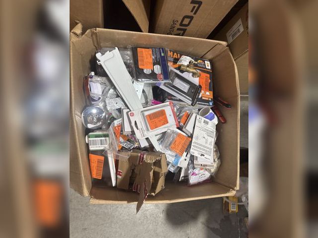 Lot 96-164165 - Mixed Box of Miscellaneous Home Depot Items