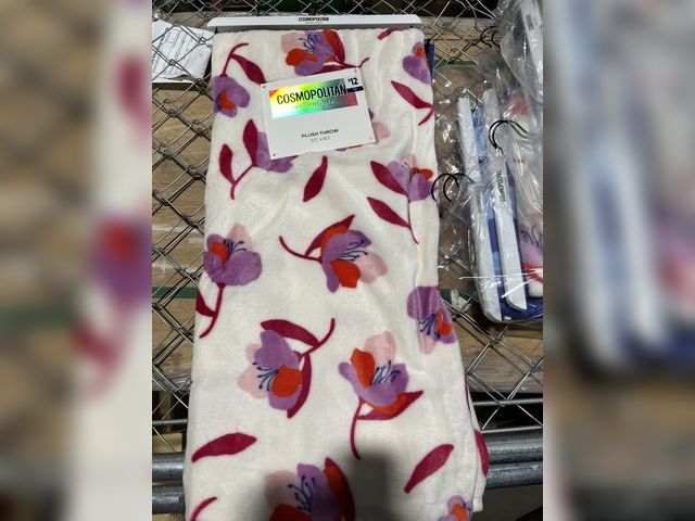 Lot 96-200212 - Plush Throw Blanket 50 x 60” New