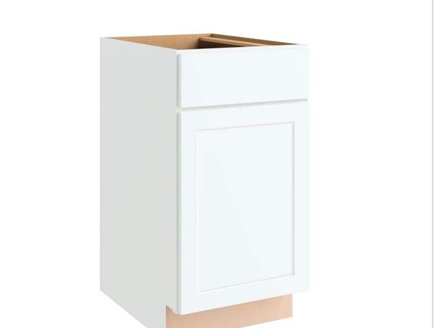 Lot 96-162006 - Hampton Bay Courtland 18 in. W x 24 in. D × 34.5 in. H Assembled Shaker Base Kitchen Cabinet in Pola...