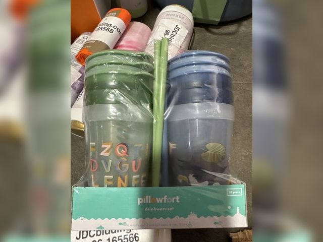Lot 96-165560 - 18-piece Plastic Kids' Drinkware Set by Pillowfort

New