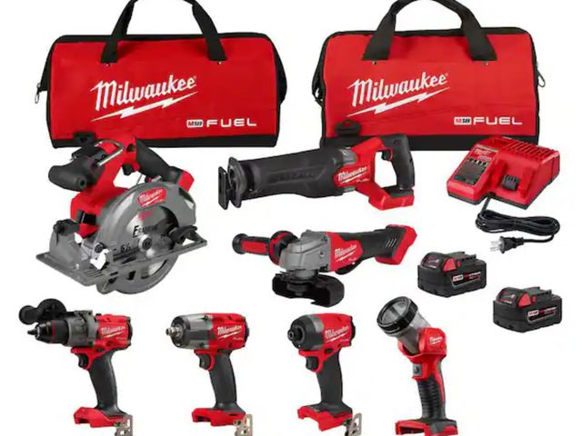 Lot 96-191864 - Milwaukee
M18 FUEL 18V Lithium-Ion Brushless Cordless Combo Kit with Two 5.0 Ah Batteries, 1 Charger...