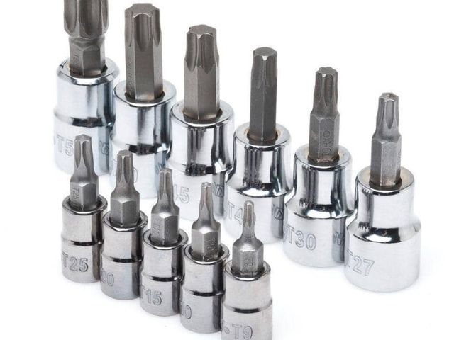 Lot 96-198408 - Husky
1/4 and 3/8 in. Drive Torx Bit
Socket Set (11-Piece)
New