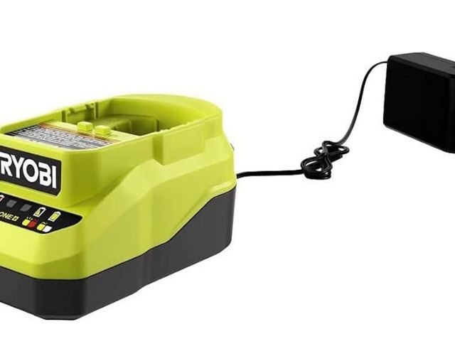 Lot 96-167249 - 18-Volt Ryobi Charger PCG002
New