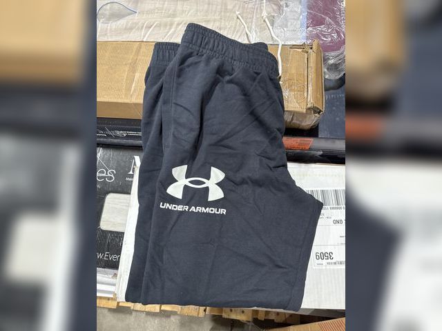Lot 96-178805 - Mens XL Under Armour Jogger Sweatpants, Black
New