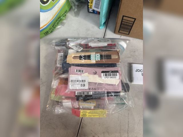 Lot 96-165317 - Mixed Bag of Make Up and Health/Beauty Items