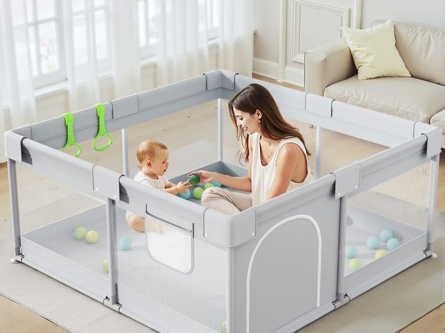 Lot 96-187422 - Appears to be a baby playpen 
Unsure if all pieces are there 
Appears Lightly Used