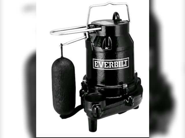 Lot 96-166590 - Everbilt 1/2 HP Cast Iron Sump Pump Model # HDS50 New