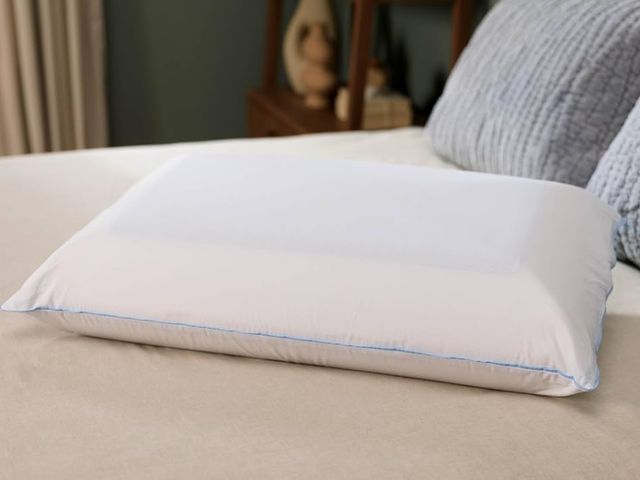 Lot 96-164082 - Tempur-Pedic TEMPUR-Cloud Dual Cooling Pillow, Queen, White MSRP $149

New