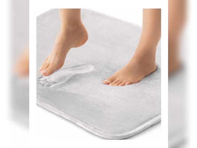 Lot 96-187793 - Light Gray Cream Cushioned Bathroom Bat Tub Memory Mat New