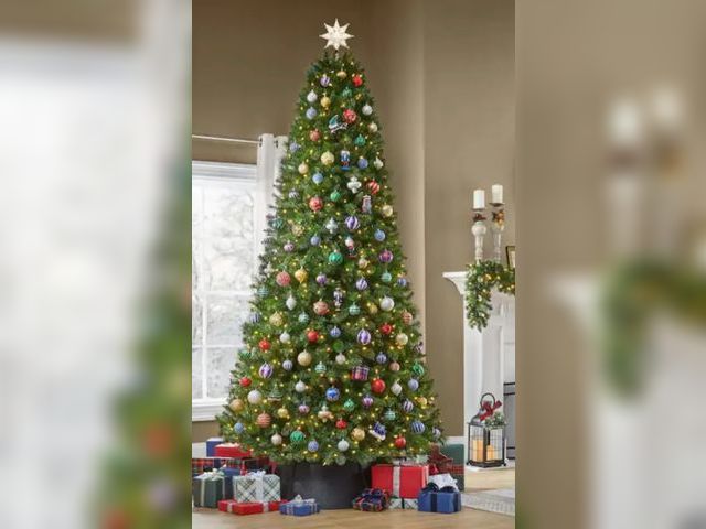 Lot 96-192975 - Home Accents Holiday 9 Ft Nostalgic Noble For LED Pre-Lit Vintage Tree
New 
MSRP $300.00