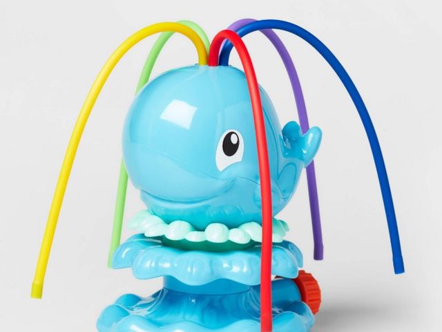 Lot 96-163394 - Kids' Whale Wiggle Tube Sprinkler - Sun Squad™

New