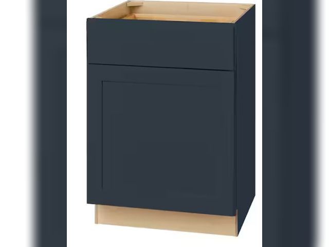 Lot 96-162201 - Hampton Bay
Avondale 24 in. W x 24 in. D x 34.5 in. H Ready to Assemble Plywood Shaker Base Kitchen ...