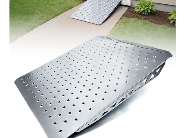 Lot 96-190094 - Heavy-Duty Shed Ramp for Riding Mower, Ramps for Sheds Garage Threshold Doorway Lawn Mowers Tractor ...