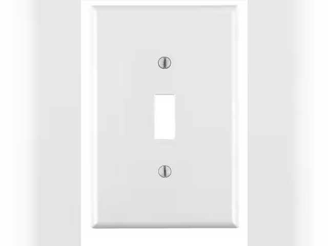 Lot 96-163190 - Leviton
1-Gang White Toggle Nylon Midway/Midsize Wall Plate (10-Pack) PJ1-WM

New