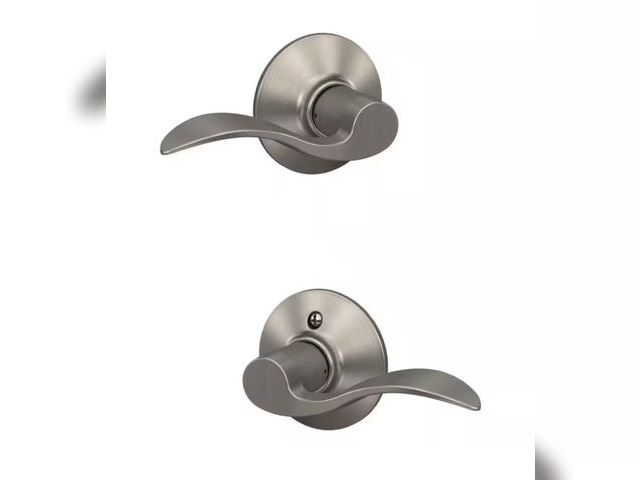Lot 96-165511 - Schlage
Accent Satin Nickel Passage Hall/Closet Door handle
Unused, removed from package