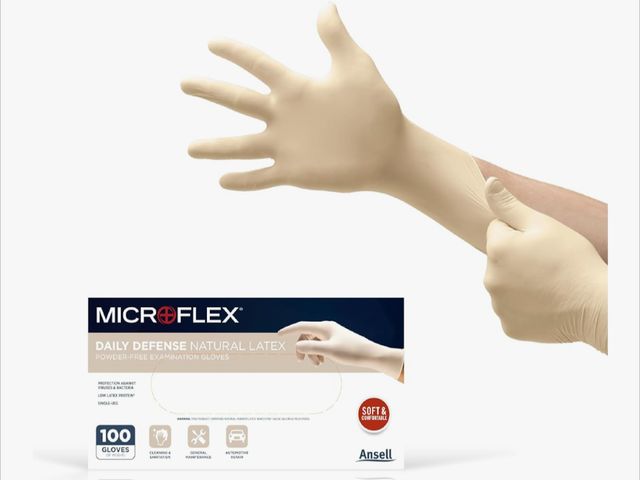 Lot 96-176163 - Ansell 1000 pc. Medium Microflex 10-754 Daily Defense Disposable Latex Gloves for Cleaning, Food Pre...