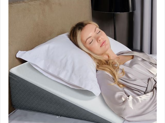 Lot 96-188012 - Kolbs Bed Wedge Pillow for Sleep Apnea, Acid Reflux, and Back Pain Relief, with Chic Jacquard Cover ...