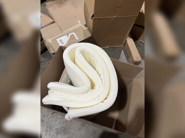 Lot 96-187463 - Mattress pad, size unknown, Used