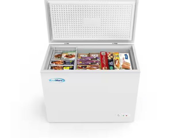 Lot 96-166111 - Koolmore 7 cu. ft. Manual Defrost Commercial Chest Freezer in White MSRP $692.15 New, small ding on ...