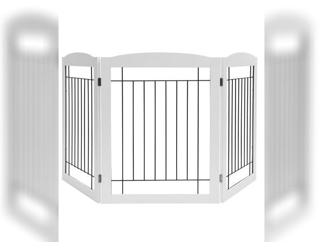 Lot 96-189973 - PAWLAND 24In 3-Panel Steel Wire Pet Gate White Unused, one panel has small crack but is intact