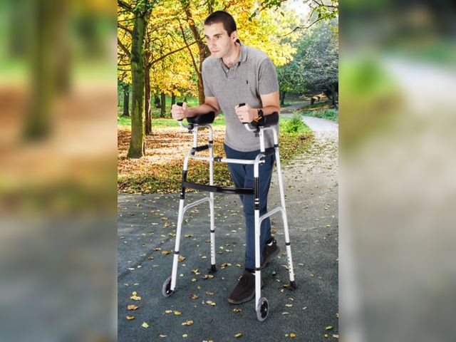 Lot 96-185005 - Costway Foldable Lightweight Aluminum Alloy Rehabilitation Walker
New 
Msrp $188.00