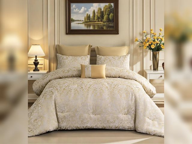 Lot 96-173826 - ALPHA HOME King Size Comfortable Jacquard Luxurious Elegance Comforter with Cushion (1 Comforter, 2 ...