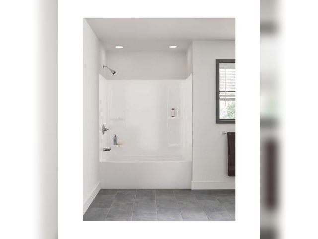 Lot 96-181992 - Delta Pro-Series 60 in. W x 57 in. H Five Piece Glue Up Bathtub Surrounds in High Gloss White MSRP $...