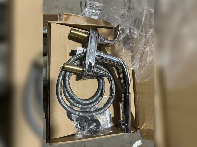 Lot 96-180692 - Pull out faucet New