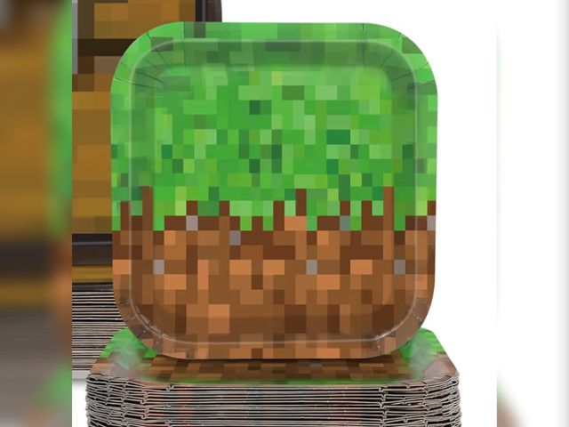 Lot 96-200850 - Minecraft 20 Pack Paper Party Plates with Forks New