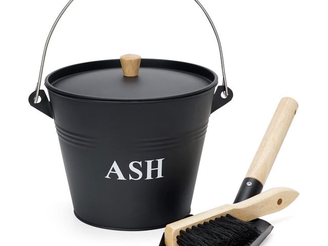 Lot 96-230489 - INNO STAGE Mini Metal Ash Bucket with Lid, Shovel and Broom, 1.5 Gallon

New