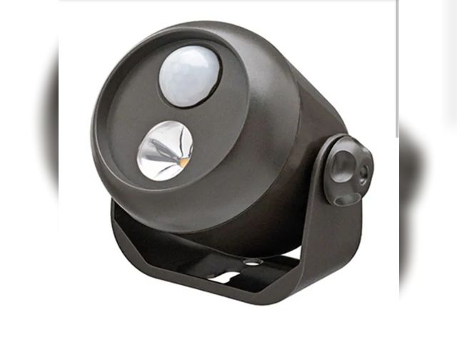 Lot 96-232525 - Mr Beams Wireless Motion Activated Integrated LED Mini Spotlight New