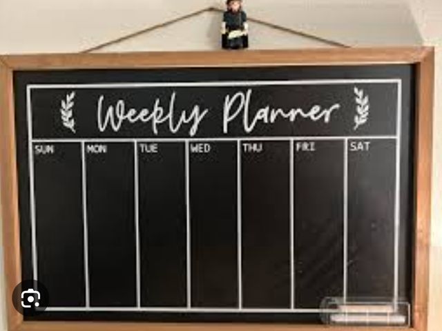 Lot 96-200986 - Hanging Weekly Planner Chalkboard
New - some Knicks on corners