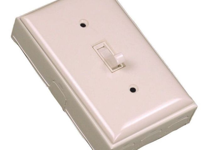 Lot 96-212197 - Legrand Wiremold 500 Series Metal Surface
Raceway Single Pole Switch Kit, Ivory

New. Front plate is...