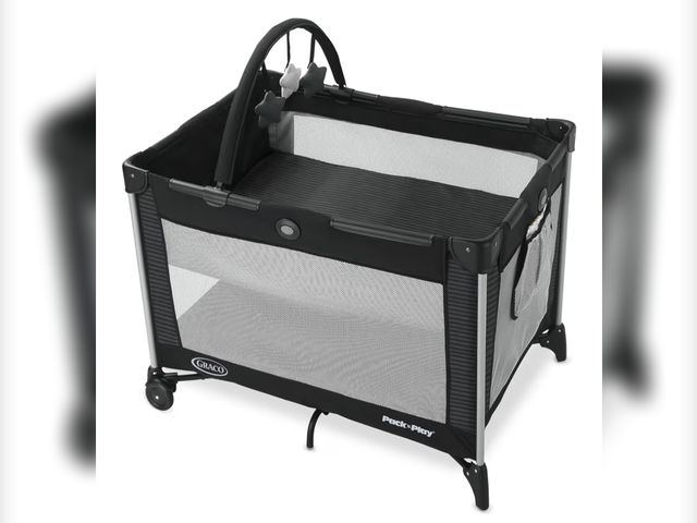 Lot 96-180591 - Graco Pack 'n Play® On The Go™ Playard, Kaden New