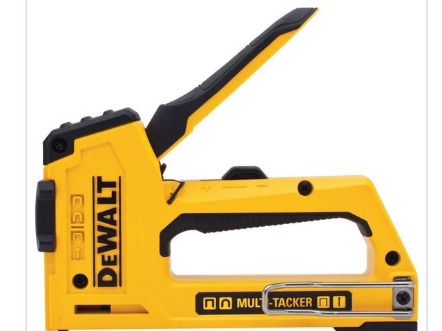 Lot 96-191270 - DEWALT 5 in 1 Multi-Tacker Stapler and Brad Nailer Multi-Tool New