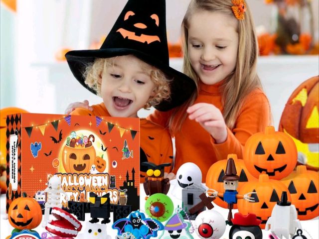 Lot 96-198626 - DMIGHT Halloween Party Favors for Kids, 48 Pcs Pumpkin with Wind-up Toy Keychain Squishy and Buildin...
