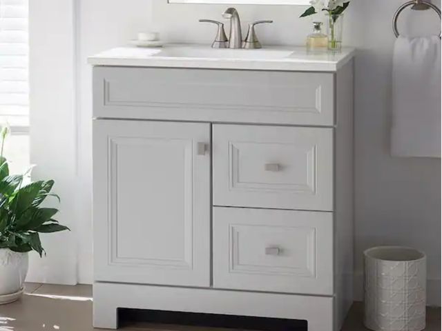 Lot 96-191240 - Home Decorators Collection
Sedgewood 30.5 in. W x 18.75 in. D x 34.375 in. H Single Sink Bath Vanity...