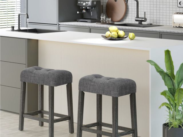 Lot 96-198213 - Costway 24 Inch Set of 2 Saddle Bar Stools with Padded Seat
New 
Msrp $195.00