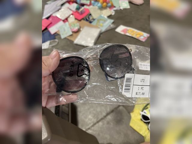 Lot 96-232000 - Sunglasses New