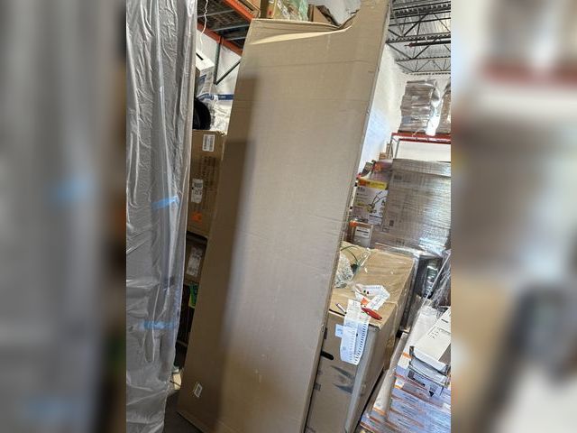 Lot 96-173320 - Aria Railing
36 in. x 69.43 in. Black Powder Coated Aluminum Preassembled Deck Stair Railing
New