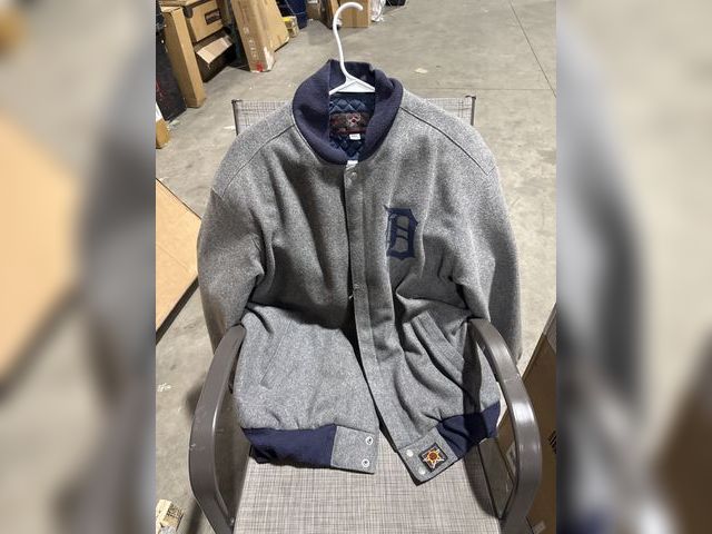 Lot 96-190148 - Men’s Detroit Tigers Jacket by JH Designs size XXL 
Used