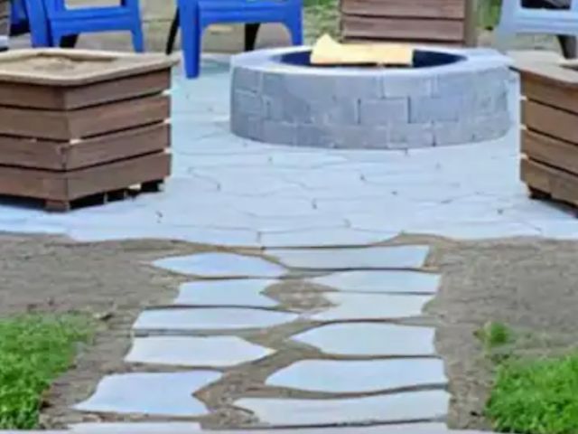 Lot 96-226950 - Pallet of irregular shape garden paver stones, exact model unknown, new, MSRP probably between $500 ...